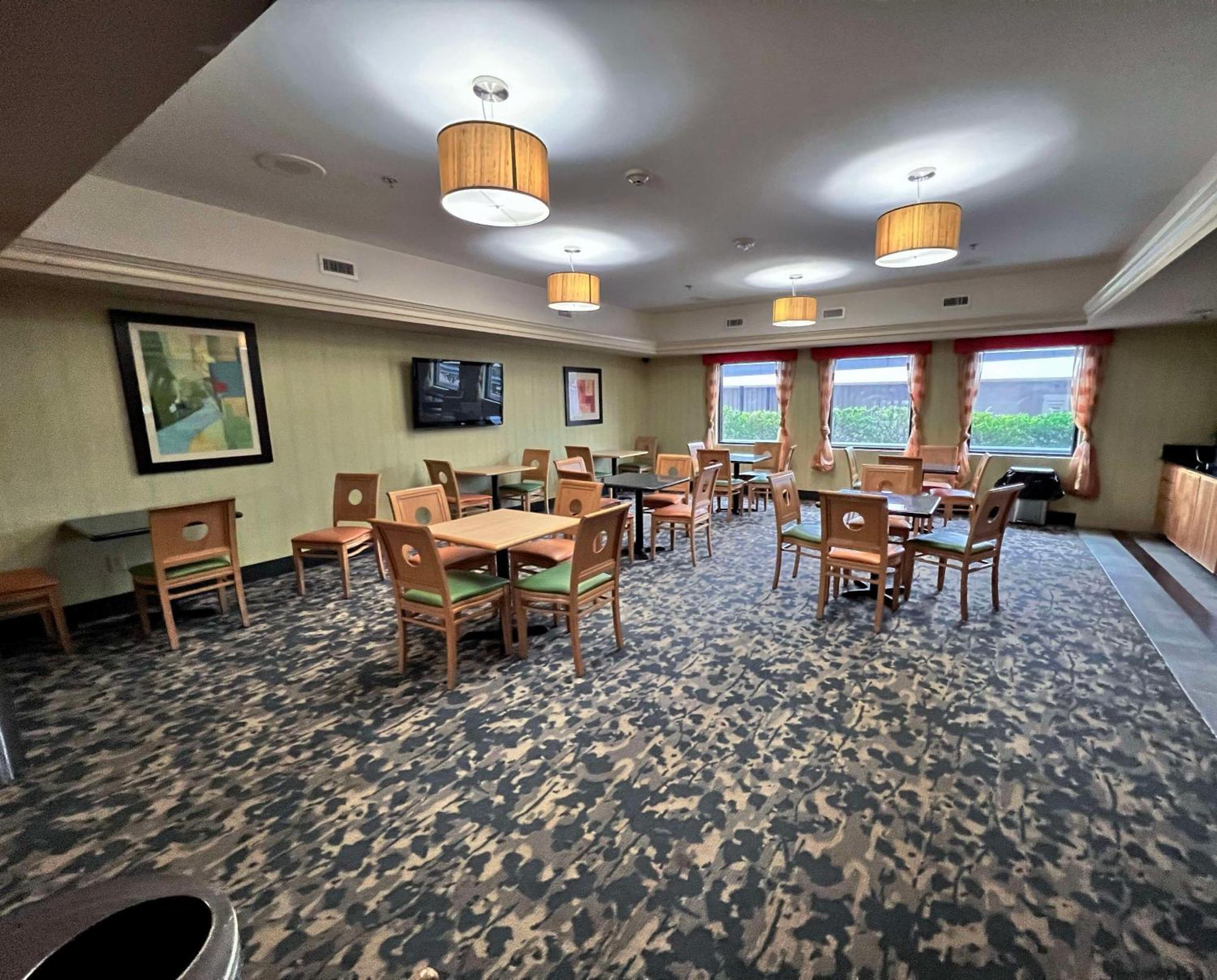 Best Western Plus Glen Allen Inn Ngoại thất bức ảnh